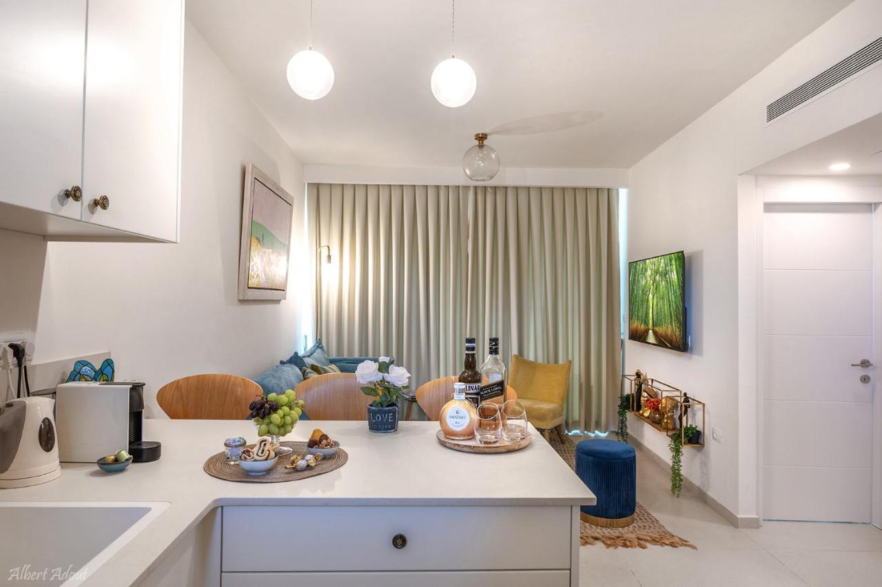 Mina'S Suites - קיסריה Exterior foto